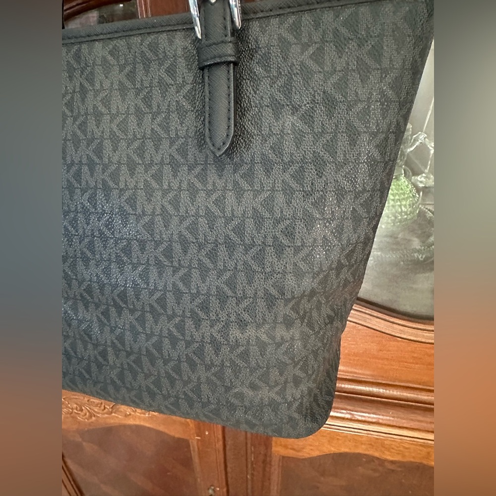 MK jet Set Small Tote Bag - Picture 8 of 14